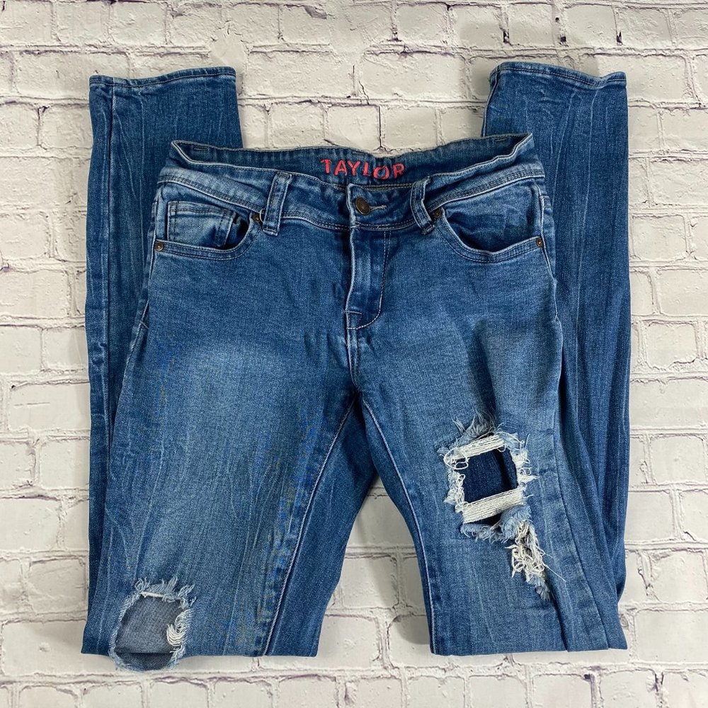Delia*s Taylor Destructed Skinny Jeans - Picture 1 of 9